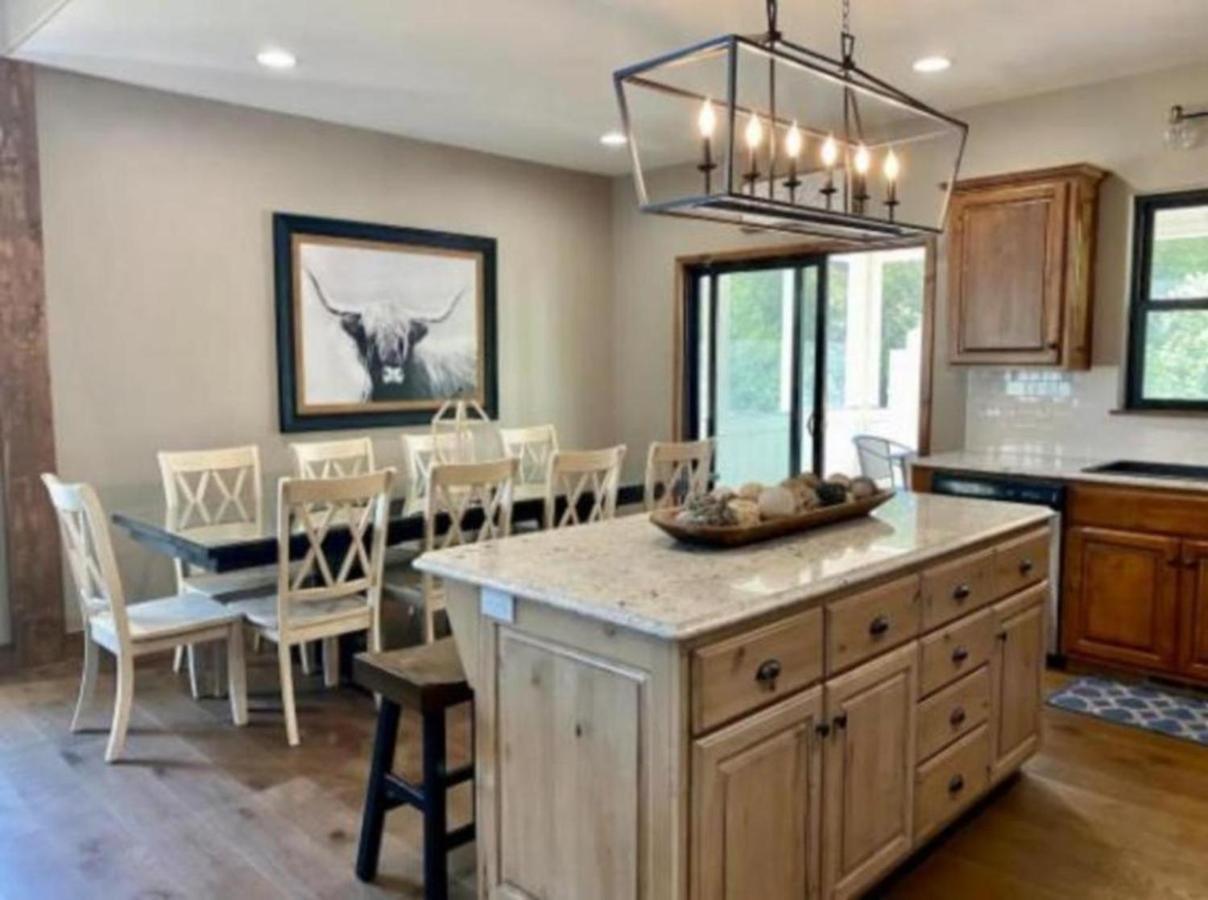 Villa Premier Retreat With Hot Tub, Theater & Pool Table Hollister Exterior foto