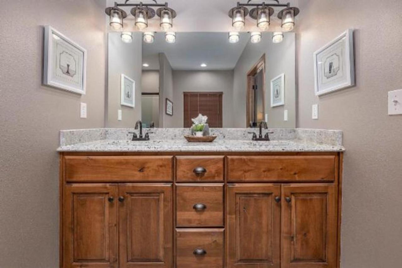 Villa Premier Retreat With Hot Tub, Theater & Pool Table Hollister Exterior foto