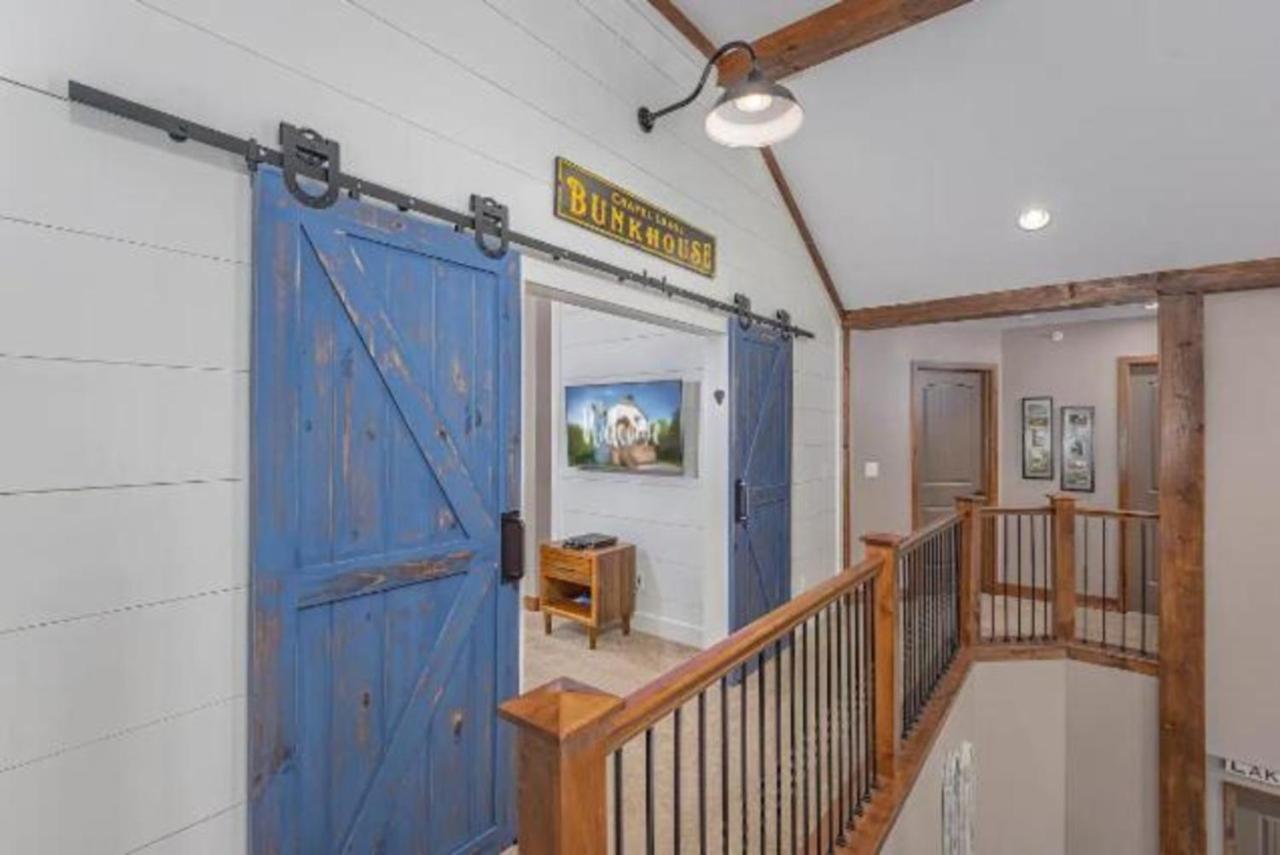 Villa Premier Retreat With Hot Tub, Theater & Pool Table Hollister Exterior foto